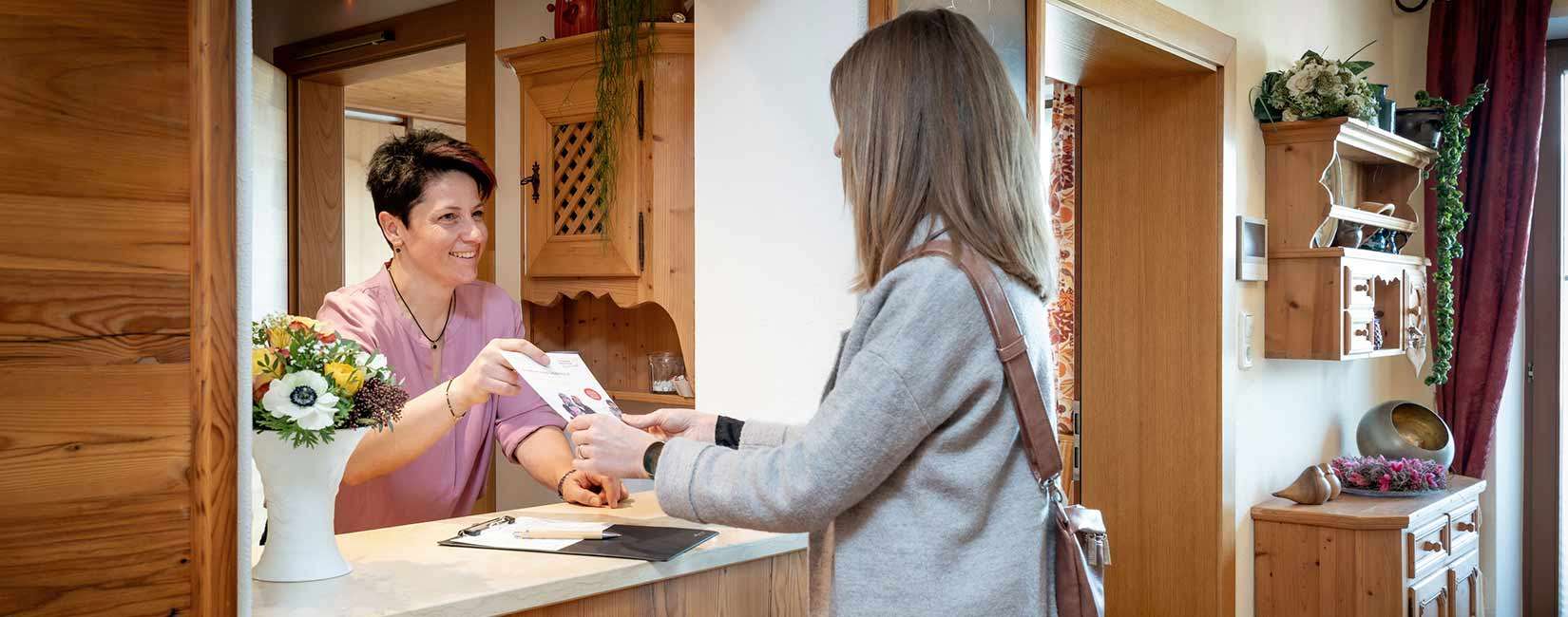 Hotel_Garni_Regina_Weerberg_Rezeption_Dabernig_Rezeption