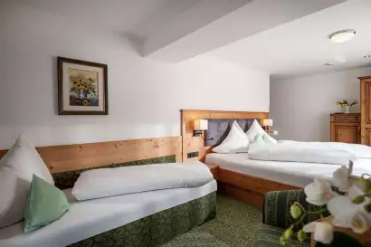 06_hotel_garni_regina_weerberg_zimmer_fuer_3_personen-c-hannes_dabernig