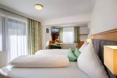 07_hotel_garni_regina_weerberg_zimmer_fuer_3_personen-c-hannes_dabernig