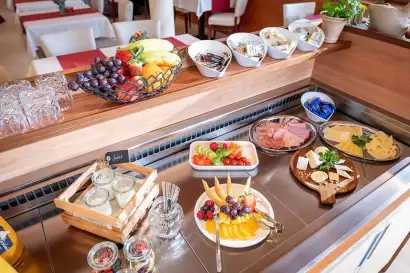 6_hotel_garni_regina_weerberg_fruehstueck-c-hannes_dabernig