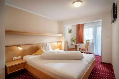 02_hotel_garni_regina_weerberg_zimmer_fuer_2_personen-c-hannes_dabernig