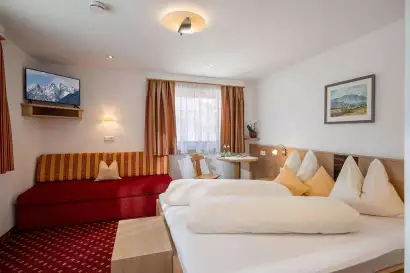 09_hotel_garni_regina_weerberg_zimmer_fuer_3_personen-c-hannes_dabernig