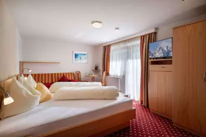 02_hotel_garni_regina_weerberg_zimmer_fuer_3_personen-c-hannes_dabernig