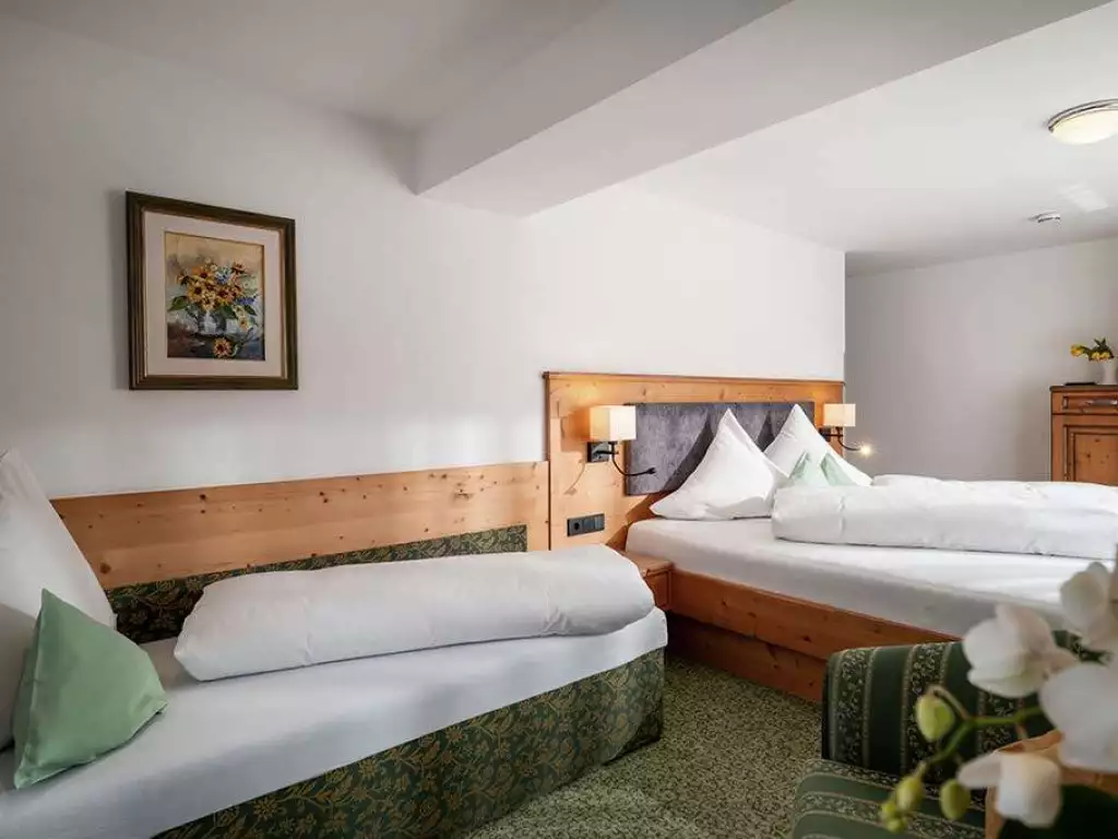 Hotel_Garni_Regina_Weerberg_Dabernig_Zimmer_3_Couchbett