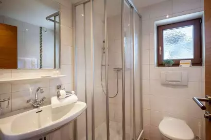 03_hotel_garni_regina_weerberg_zimmer_fuer_2_personen-c-hannes_dabernig